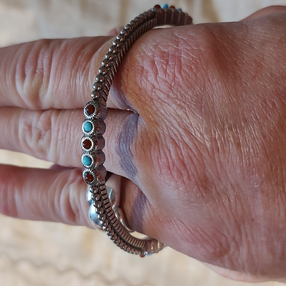 Vintage  Gold Tone Bangle Bracelet with Turquoise and Burgundy Beads NWOT